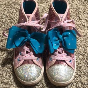 JoJo Siwa highs tops